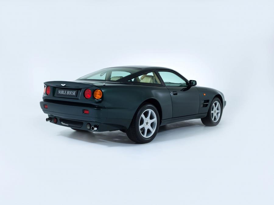  Aston Martin V8 Coupe 1996 года  (фото 2 из 17)